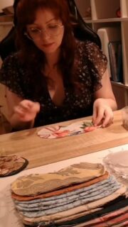 SAPIRE, plus qu'un nom, une promesse! ✨
Des créations nées de mes mains, de tissus sauvés et d'un amour pour l'artisanat éthique 🌿
Et si on pouvait créer un avenir qui a du sens, ensemble ? 🫶
#upcycling #ArtisanatDurable #madeinfrance #handmade #sens #avenir #passion #imagination #resilience #ethique