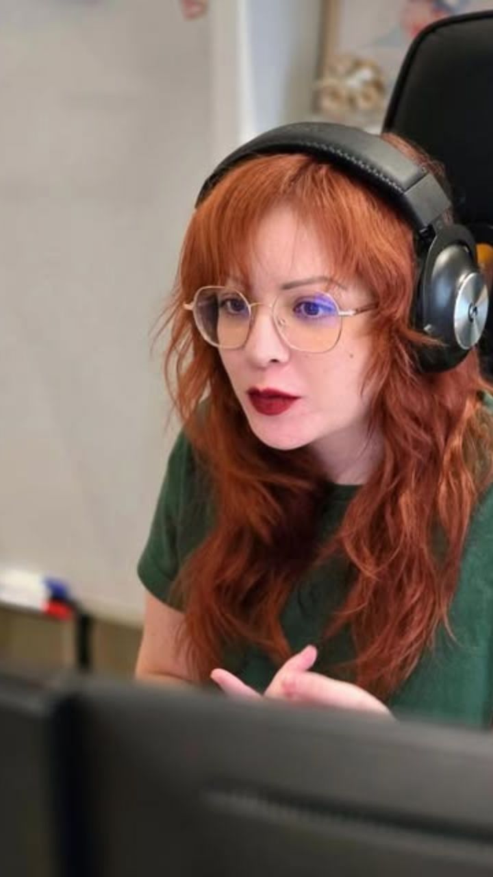 Ça fait bizarre d'être dans le rôle de celle qui fait un unboxing et pas de celle qui prépare des colis! 😅
Mais être créatrice, c'est parfois inspirer d'autres personnes à créer ✨
Et ça, ça vaut tout l'or du monde ❤️

Merci pour ta lettre et ce colis fou @lumen_temporis_elise
 🫶
Il était grand temps que je partage l'unboxing au monde entier (ou du moins à mon échelle 😂)

Sinon je suis actuellement en train de prier pour que la voix ne soit pas encore décalée avec l'audio 😅

#unboxing #artisanat #inspiration #bougie #creatrice #entraide #live