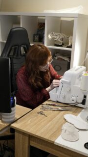 La figurine textile Esquie arriiiive 🔥😎
Les choses vont un peu changer, y a même eu un compte secondaire pour le streaming! Et le reste c'est dit dans la vidéo x)
#artisanatfrancais #artisan #changeisgood #lifegoals #smallbusiness