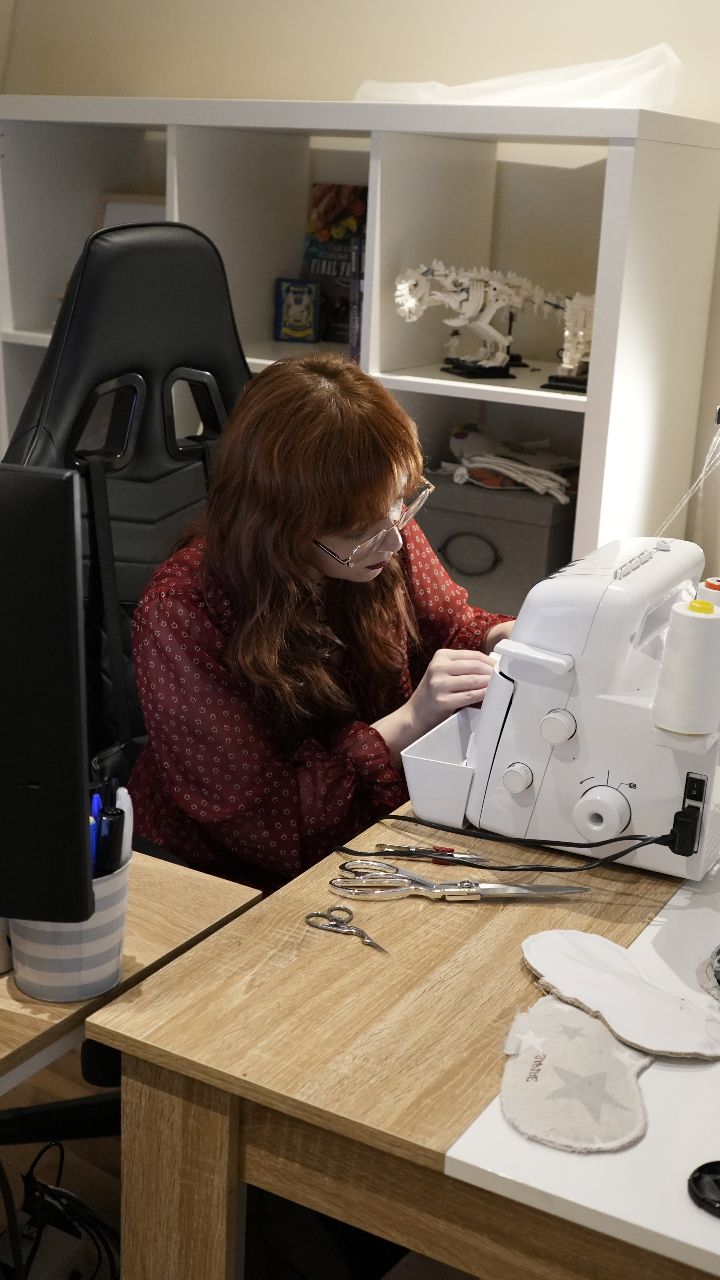 La figurine textile Esquie arriiiive 🔥😎

Les choses vont un peu changer, y a même eu un compte secondaire pour le streaming! Et le reste c'est dit dans la vidéo x)

#artisanatfrancais #artisan #changeisgood #lifegoals #smallbusiness